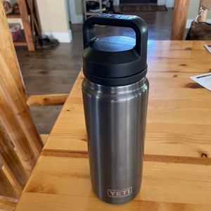Yeti rambler 26oz gunmetal Gray